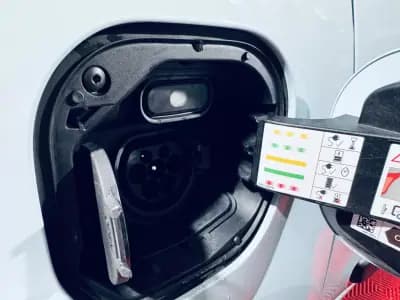 Vendo Renault Twingo 2023 - 16990 EUR, 16461 km - AUTO.MOTO.pt