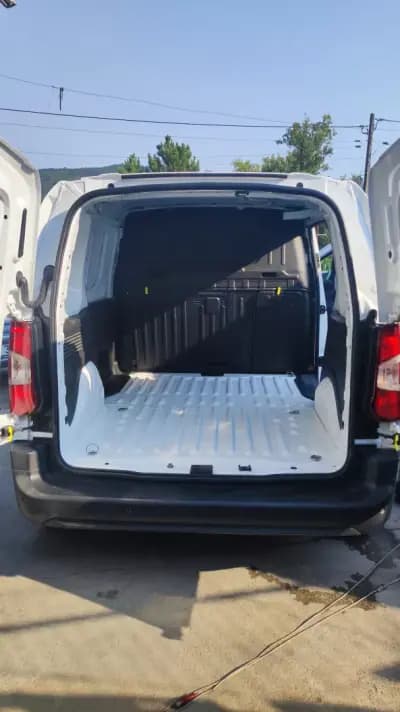 Vendo Opel Combo 2020 - 12978 EUR, 149789 km - AUTO.MOTO.pt