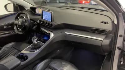 Vendo Peugeot 3008 2019 - 18990 EUR, 94948 km - AUTO.MOTO.pt