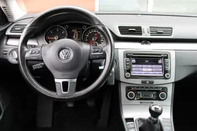 Vendo Volkswagen Passat 2011 - 10990 EUR, 174000 km - AUTO.MOTO.pt