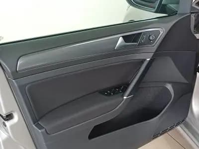 Vendo Volkswagen Golf 2017 - 17390 EUR, 126004 km - AUTO.MOTO.pt