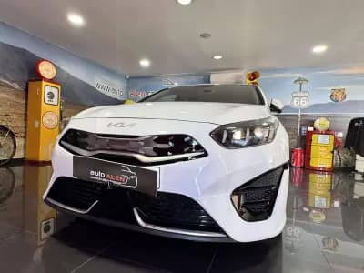 Vendo Kia Ceed SW 2023 - 22750 EUR, 83000 km - AUTO.MOTO.pt
