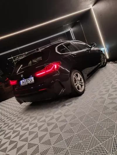 Vendo BMW 118 2021 - 22750 EUR, 111912 km - AUTO.MOTO.pt