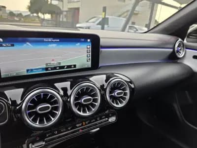 Vendo Mercedes-Benz CLA 180 2020 - 31990 EUR, 97000 km - AUTO.MOTO.pt