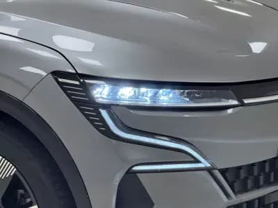 Vendo Renault Mégane E-Tech 2022 - 23890 EUR, 69000 km - AUTO.MOTO.pt