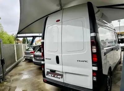 Vendo Renault Trafic 2021 - 22990 EUR, 89900 km - AUTO.MOTO.pt
