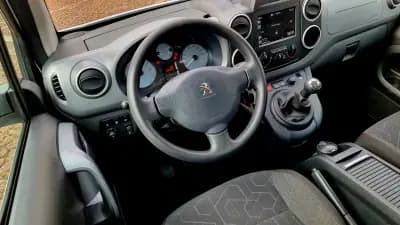 Vendo Peugeot Partner 2018 - 15900 EUR, 160000 km - AUTO.MOTO.pt