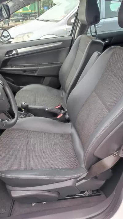 Vendo Opel Astra Caravan 2010 - 7398 EUR, 198797 km - AUTO.MOTO.pt