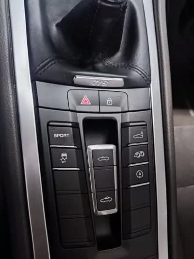 Vendo Porsche 718 Boxster 2019 - 64900 EUR, 68000 km - AUTO.MOTO.pt