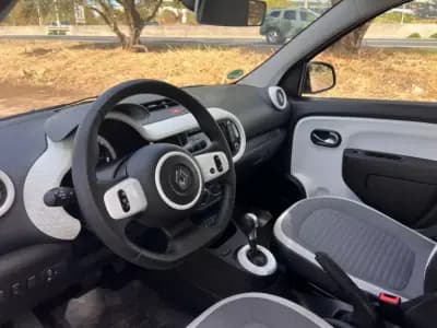 Vendo Renault Twingo 2022 - 15750 EUR, 11000 km - AUTO.MOTO.pt