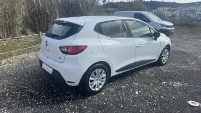 Sell Renault Clio 2016 - 10490 EUR, 141000 km - AUTO.MOTO.pt
