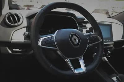 Vendo Renault Zoe 2022 - 19880 EUR, 5620 km - AUTO.MOTO.pt