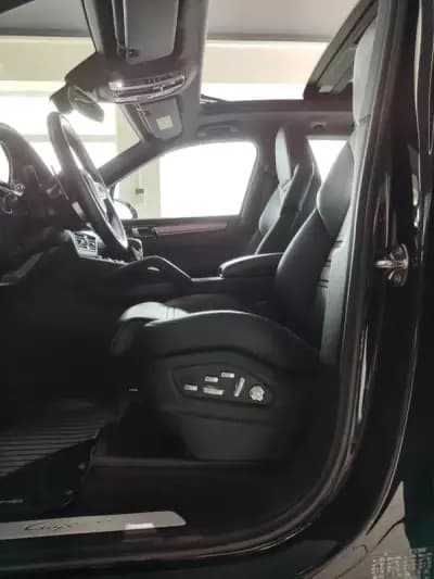 Vendo Porsche Cayenne 2020 - 74500 EUR, 67300 km - AUTO.MOTO.pt