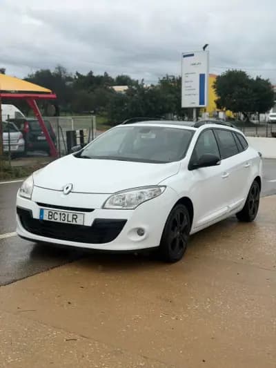 Vendo Renault Mégane 2019 - 9900 EUR, 175127 km - AUTO.MOTO.pt