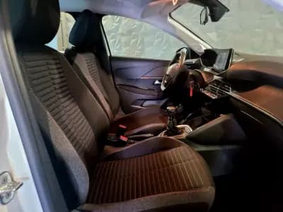 Vendo Peugeot 208 2020 - 21990 EUR, 16868 km - AUTO.MOTO.pt