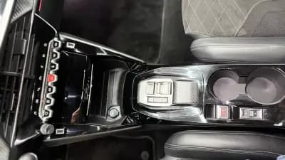 Vendo Peugeot e-2008 2022 - 21900 EUR, 67769 km - AUTO.MOTO.pt