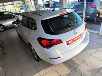 Vendo Opel Astra Sports Tourer 2011 - 6750 EUR, 226000 km - AUTO.MOTO.pt