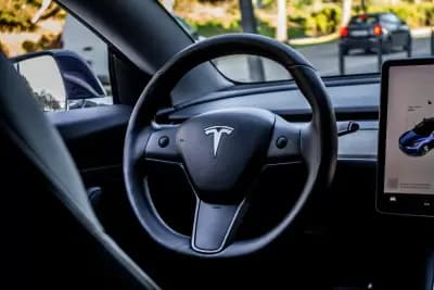 Vendo Tesla Model 3 2020 - 29750 EUR, 73831 km - AUTO.MOTO.pt