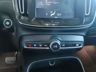 Vendo Volvo XC 40 2019 - 23850 EUR, 132000 km - AUTO.MOTO.pt