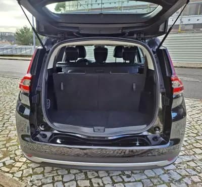 Vendo Renault Grand Scénic 2017 - 13990 EUR, 140000 km - AUTO.MOTO.pt