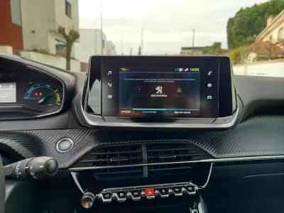 Vendo Peugeot e-2008 2022 - 17990 EUR, 26500 km - AUTO.MOTO.pt