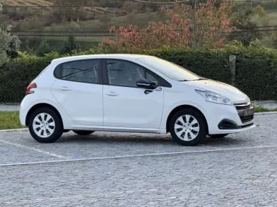 Vendo Peugeot 208 2016 - 7500 EUR, 121000 km - AUTO.MOTO.pt