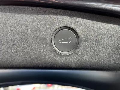 Vendo Tesla Model 3 2023 - 31950 EUR, 63000 km - AUTO.MOTO.pt