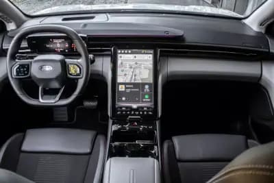 Vendo Ford Explorer 2024 - 39990 EUR, 15628 km - AUTO.MOTO.pt