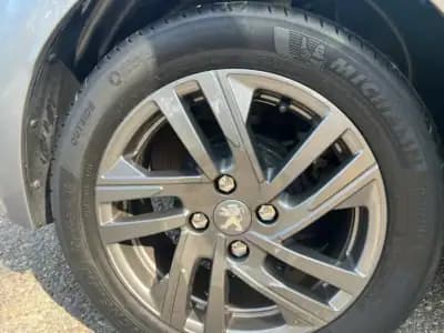 Vendo Peugeot 208 2021 - 13500 EUR, 110639 km - AUTO.MOTO.pt