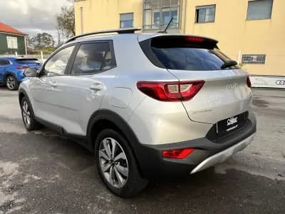 Vendo Kia Stonic 2022 - 13750 EUR, 81000 km - AUTO.MOTO.pt