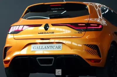 Vendo Renault Mégane 2023 - 75000 EUR, 4000 km - AUTO.MOTO.pt