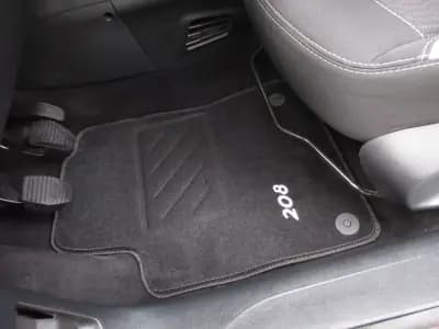 Sell Peugeot 208 2014 - 7990 EUR, 71000 km - AUTO.MOTO.pt