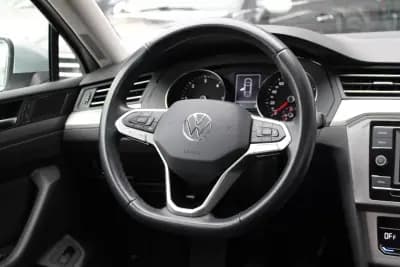 Vendo Volkswagen Passat 2021 - 21900 EUR, 22076 km - AUTO.MOTO.pt