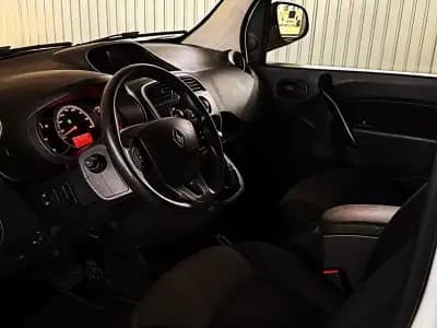 Vendo Renault Kangoo 2021 - 10500 EUR, 35000 km - AUTO.MOTO.pt