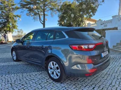 Vendo Renault Mégane Sport Tourer 2019 - 15900 EUR, 133373 km - AUTO.MOTO.pt