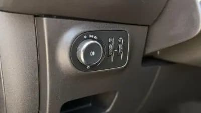 Sell Opel Corsa 2018 - 8900 EUR, 93000 km - AUTO.MOTO.pt