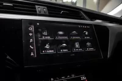 Vendo Audi Q8 e-Tron Sportback 2023 - 52900 EUR, 34353 km - AUTO.MOTO.pt