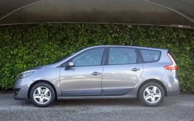 Vendo Renault Scénic 2012 - 8900 EUR, 254000 km - AUTO.MOTO.pt
