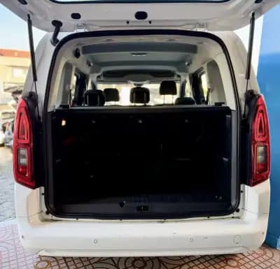 Vendo Opel Combo 2022 - 18450 EUR, 134000 km - AUTO.MOTO.pt