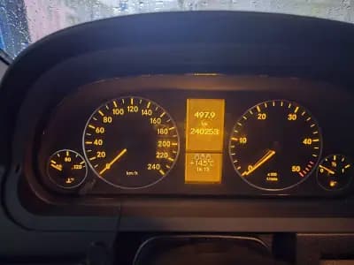 Vendo Mercedes-Benz A 180 2005 - 4999 EUR, 240253 km - AUTO.MOTO.pt