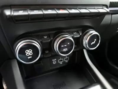 Vendo Renault Arkana 2021 - 23250 EUR, 52400 km - AUTO.MOTO.pt