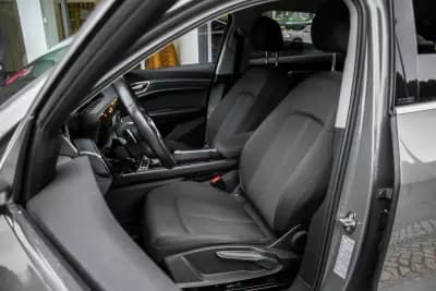 Vendo Audi Q8 e-Tron Sportback 2023 - 52900 EUR, 34353 km - AUTO.MOTO.pt