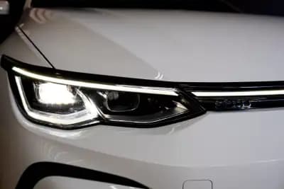 Vendo Volkswagen Golf 2021 - 34970 EUR, 88000 km - AUTO.MOTO.pt