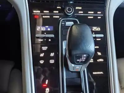 Sell Porsche Panamera 2017 - 67750 EUR, 99900 km - AUTO.MOTO.pt