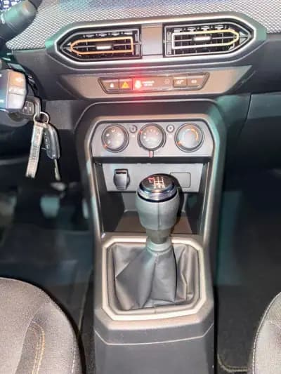 Vendo Dacia Sandero 2023 - 15900 EUR, 58259 km - AUTO.MOTO.pt