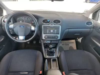 Sell Ford Focus SW 2005 - 2990 EUR, 307902 km - AUTO.MOTO.pt