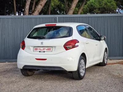 Vendo Peugeot 208 2018 - 9990 EUR, 100238 km - AUTO.MOTO.pt