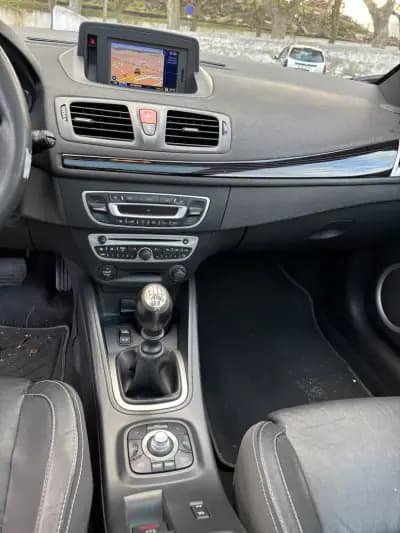 Vendo Renault Mégane CC 2011 - 7750 EUR, 202950 km - AUTO.MOTO.pt