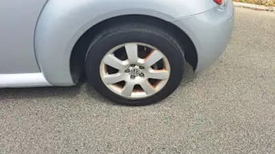 Vendo Volkswagen New Beetle Cabriolet 2004 - 9890 EUR, 127830 km - AUTO.MOTO.pt