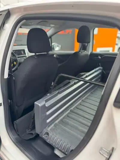 Vendo Peugeot 208 2017 - 11750 EUR, 95494 km - AUTO.MOTO.pt